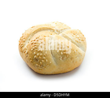 Brötchen mit Sesam isoliert auf weißem Hintergrund Stockfoto