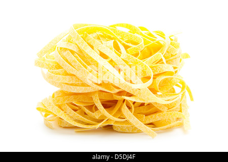 italienische Pasta Tagliatelle isoliert auf weißem Hintergrund Stockfoto