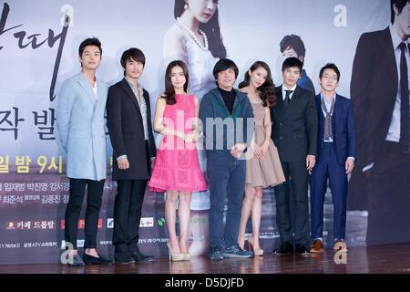 Song Seung-Heon und Shin Se Kyung besuchten Pressekonferenz der MBC neue TV-Drama Mann verliebt in Seoul, Korea am Mittwoch, 27. März 2013. Stockfoto