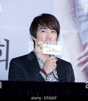 Song Seung-Heon besuchten Pressekonferenz der MBC neue TV-Drama Mann verliebt in Seoul, Korea am Mittwoch, 27. März 2013. Stockfoto