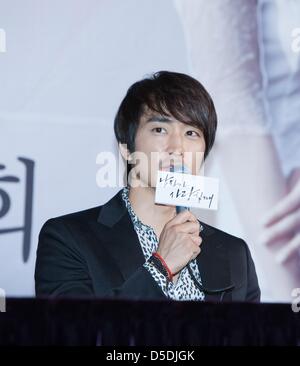 Song Seung-Heon besuchten Pressekonferenz der MBC neue TV-Drama Mann verliebt in Seoul, Korea am Mittwoch, 27. März 2013. Stockfoto