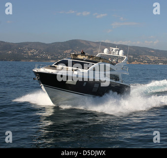 Die neue Perle 75 Luxus-Motoryacht - bestimmt für Palma Boat Show 2013 - bei Probefahrten in der Bucht von Palma, Mallorca. Stockfoto