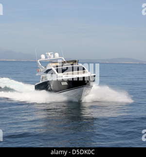 Die neue Perle 75 Luxus-Motoryacht - bestimmt für Palma Boat Show 2013 - bei Probefahrten in der Bucht von Palma, Mallorca. Stockfoto