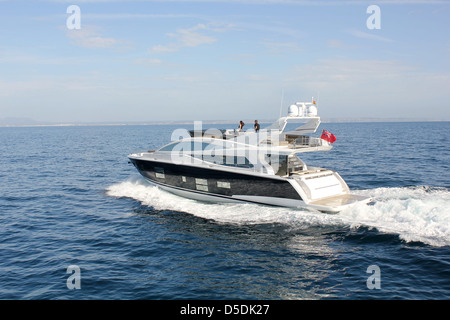 Die neue Perle 75 Luxus-Motoryacht - bestimmt für Palma Boat Show 2013 - bei Probefahrten in der Bucht von Palma, Mallorca. Stockfoto