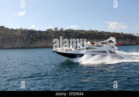 Die neue Perle 75 Luxus-Motoryacht - bestimmt für Palma Boat Show 2013 - bei Probefahrten in der Bucht von Palma, Mallorca. Stockfoto