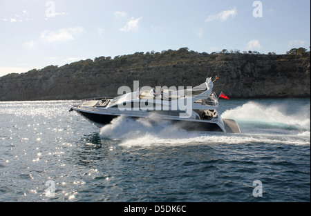 Die neue Perle 75 Luxus-Motoryacht - bestimmt für Palma Boat Show 2013 - bei Probefahrten in der Bucht von Palma, Mallorca. Stockfoto