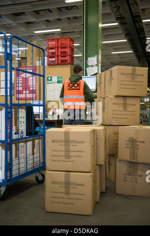 Berlin, Deutschland, Mitarbeiter von GO Express und Logistik Berlin Stockfoto