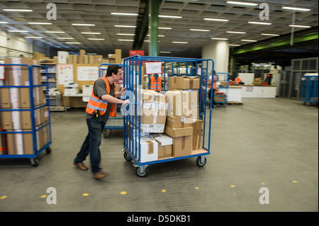 Berlin, Deutschland, Mitarbeiter von GO Express und Logistik Berlin Stockfoto