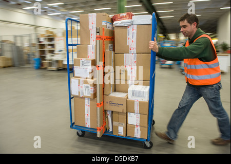 Berlin, Deutschland, Mitarbeiter von GO Express und Logistik Berlin Stockfoto