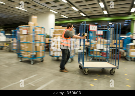 Berlin, Deutschland, Mitarbeiter von GO Express und Logistik Berlin Stockfoto