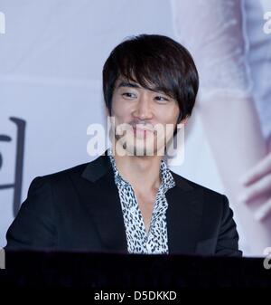 Song Seung-Heon besuchten Pressekonferenz der MBC neue TV-Drama Mann verliebt in Seoul, Korea am Mittwoch, 27. März 2013. Stockfoto