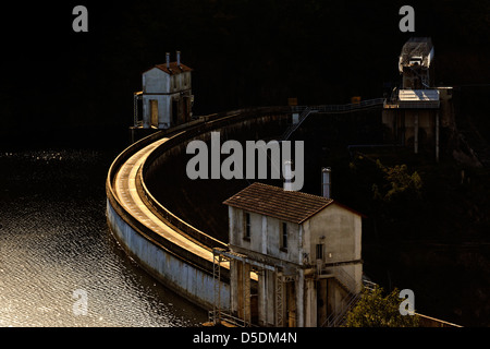 Die Eguzon-Staudamm am Fluss Creuse, Frankreich Stockfoto