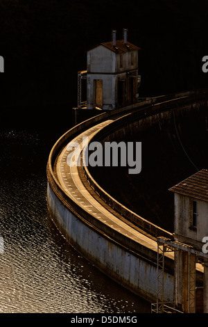 Die Eguzon-Staudamm am Fluss Creuse, Frankreich Stockfoto