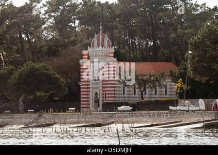 Ein Blick auf die algerischen Kapelle im Dorf L'herbe, Lège-Cap-Ferret, Frankreich Stockfoto