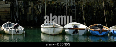 Boote vertäut am Custom House Quay, Falmouth, Cornwall Stockfoto