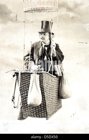 Ein Porträt von Felix Nadar aus dem Jahr 1910, einem französischen Fotografen und Luftfahrtwissenschaftler, der für seine Ballonfotografie bekannt ist. Nadars Beiträge zur Fotografie und zum Flug sind in der Geschichte von Wissenschaft und Kunst von großer Bedeutung. Stockfoto