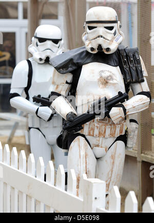 Eröffnung der weltweit ersten Science-Fiction Themen Sandskulpturen Ausstellung bei Sandworld in Weymouth, Dorset, Großbritannien. Stockfoto