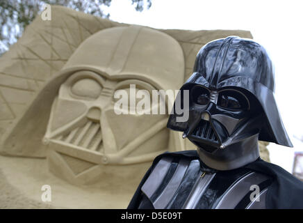 Eröffnung der weltweit ersten Science-Fiction Themen Sandskulpturen Ausstellung bei Sandworld in Weymouth, Dorset, Großbritannien. Stockfoto