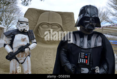 Eröffnung der weltweit ersten Science-Fiction Themen Sandskulpturen Ausstellung bei Sandworld in Weymouth, Dorset, Großbritannien. Stockfoto