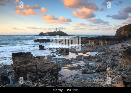 Godrevy in Cornwall St Ives Bay bei Sonnenuntergang aufgenommen. Stockfoto