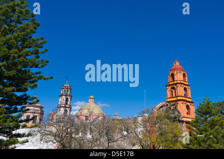 Templo de San Francisco und Templo del Oratorio Glockenturm, San Miguel de Allende, Mexiko Stockfoto