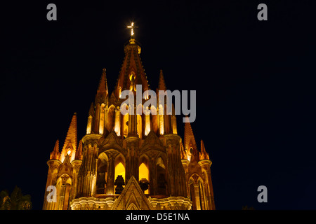 Nachtansicht der Parroquia Kathedrale, San Miguel de Allende, Mexiko Stockfoto