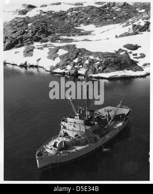 USS Burton Island (AG 88) in der Antarktis Stockfoto