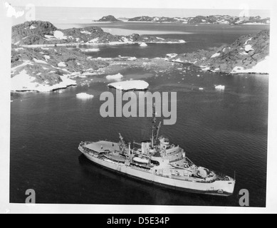 USS Burton Island (AG-88) in der Antarktis Stockfoto