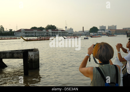 Das Thai royal navy Proben für die Kings Geburtstag mit einer Restlaufzeit von Dezember aufgenommen in Bangkok Thailand am 20.10.2012 Stockfoto