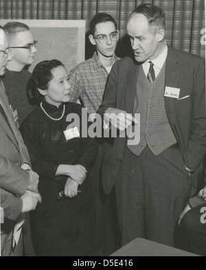 von links nach rechts: Chien-Shiung Wu (1912-1997) und Dr. Brode