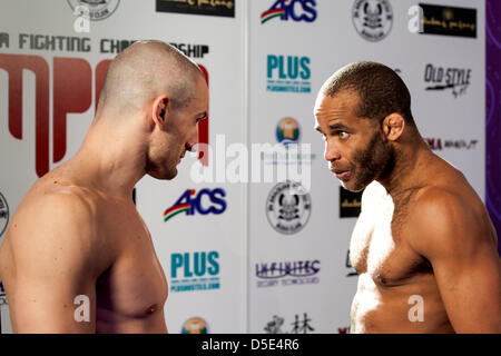 Rom, Italien - März 29: Vor dem Kampf Pressekonferenz von Impera MMA kämpfen Turnier in Rom am 30. März 2013 - Fabricio Nascimento Vs. Marco Santi - 29. März 2013 in Rom stattfinden. Stockfoto