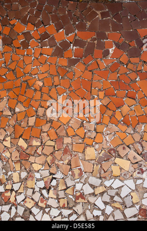 Farbiges Glas Mosaik finden Sie auf Casa Batllo - ein Haus im Jahre 1904 neu gestaltete von Antoni Gaudi. Stockfoto