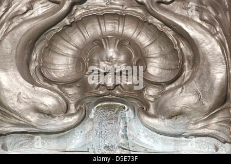 Römischer Gott des Süßwasser Bronze Brunnen Meer Nymphe Neptun Victoria Memorial London Stockfoto