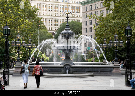 Der Brunnen im City Hall Park in New York City Stockfoto