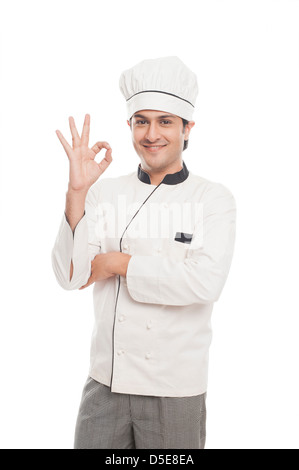 Porträt eines männlichen Chef ok Anzeichen und lächelnd Stockfoto
