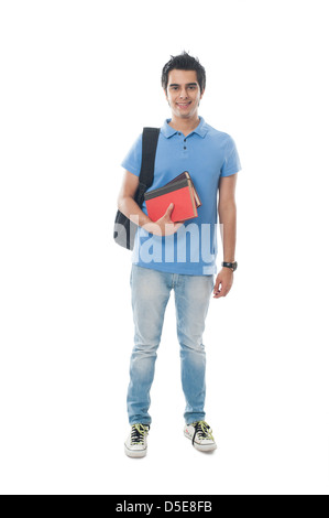 Porträt eines Universität Studenten halten Bücher und lächelnd Stockfoto