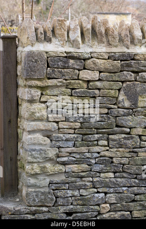 Auswahl der Bilder Cotswold Stone Verwendet In Gebäuden in der Weltberühmten Dorf der Cotswolds Bibury. Touristische Hotspot genannt. Stockfoto
