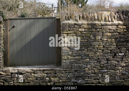 Auswahl der Bilder Cotswold Stone Verwendet In Gebäuden in der Weltberühmten Dorf der Cotswolds Bibury. Touristische Hotspot genannt. Stockfoto