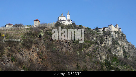 Saben Abbey oberhalb der Stadt Chiusa (Klausen), Italien. Stockfoto