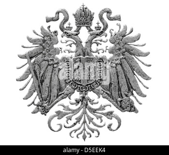 Wappen von Österreich-Ungarn aus 10 Heller-Münze, Österreich, 1915, auf weißem Hintergrund Stockfoto