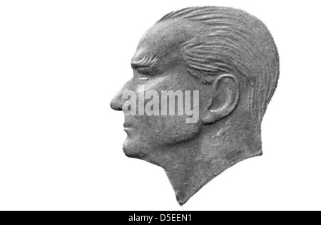 Portrait von Mustafa Kemal Atatürk von 2500 Lira Münze, Türkei, 1992, auf weißem Hintergrund Stockfoto