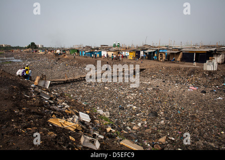 Ein stark verschmutzter Fluss in Agbogbloshie Vorort von Accra, Ghana. Stockfoto