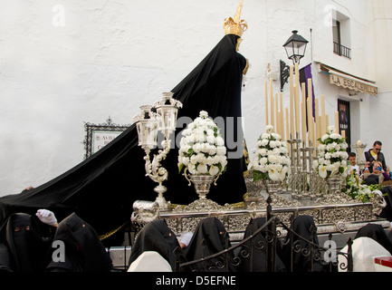 Jungfrau Maria durch die Straßen geweitermacht Karwoche Semana Santa in Mijas, Provinz Malaga, Spanien. Stockfoto