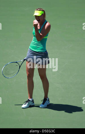 30. März 2013 - Miami, Florida, USA - Maria Sharapova von Russland feiert einen Punkt gegen Serena Williams der USA in der Frauen Finale bei den Sony Open im Crandon Park Tennis Center am 30. März 2013 in Key Biscayne, Florida. (Kredit-Bild: © Joe Scarnici/ZUMAPRESS.com) Stockfoto