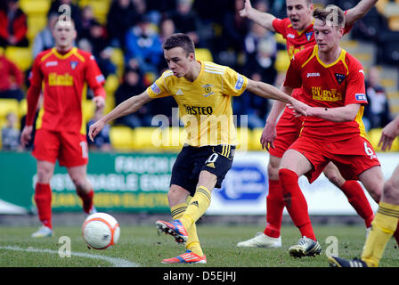 Livingston, Schottland. Samstag, 30. März 2013. Stefan Scougall schießt während der Livingston V Dunfermline, SFL Div 1 Spiel Braidwood Motor Company Stadion. Bildnachweis: Colin Lunn / Alamy Live News Stockfoto