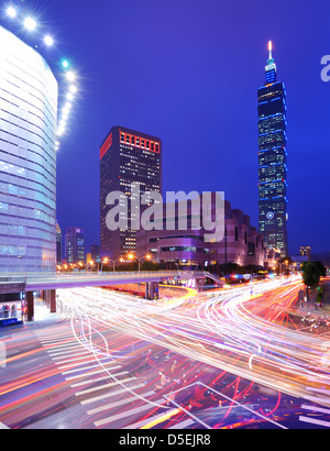 Taipei, Taiwan Cityscapt im Zentrum von Xinyi District. Stockfoto