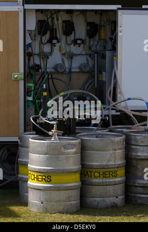 Thatchers Bierfässer Distrubution außerhalb Festivals. Cumbria UK Stockfoto