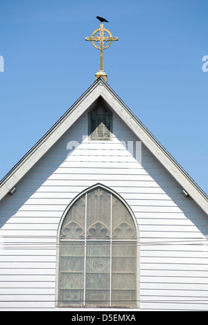 Die weiße Kirche mit einer Krähe auf das Kreuz. Hampton Beach, New Hampshire, USA Stockfoto