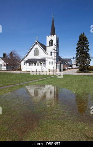 Reflexionen einer weißen Kirche im Wasser, Hampton Beach, New Hampshire, USA Stockfoto