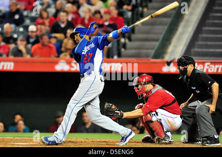 Anaheim, Kalifornien, USA. 30. März 2013. Schwindler Matt Kemp #27 at bat während der Vorsaison Hauptliga-Baseball-Spiel zwischen den Los Angeles Dodgers und den Los Angeles Angels of Anaheim im Angel Stadium in Anaheim, Kalifornien. Josh Thompson/Cal-Sport-Medien Stockfoto